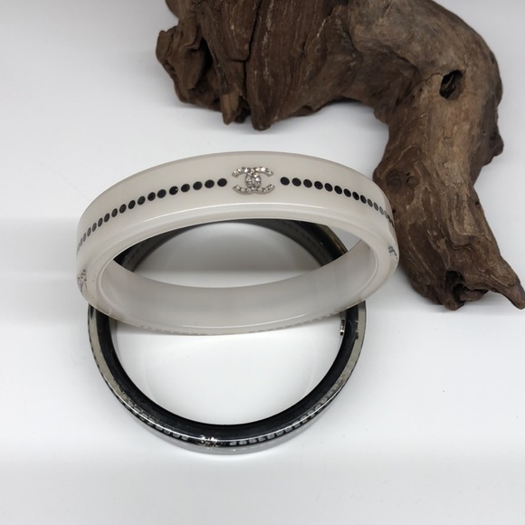 🍒2 CHANEL 1000% AUTHENTIC bangle bracelets. - Picture 5 of 12